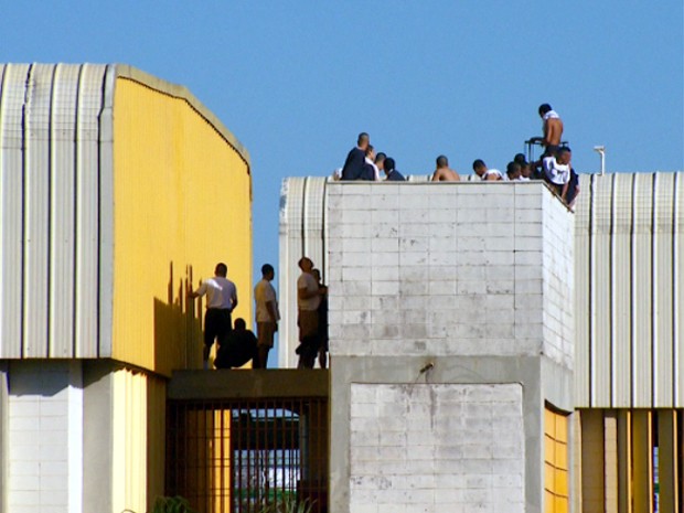 Jovens infratores na unidade da Fundação Casa no bairro San Martin, em Campinas   (Foto: Reprodução / EPTV)