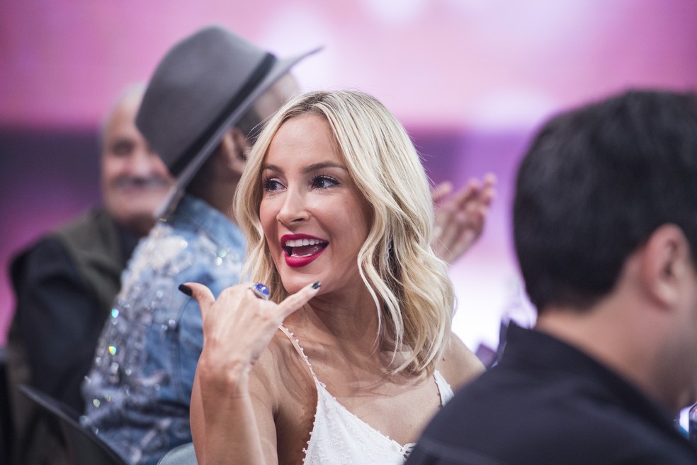 Claudinha se diverte na bancada de jurados do 'Musa do Carnaval' 2017 (Foto: Maurício Fidalgo/TV Globo)