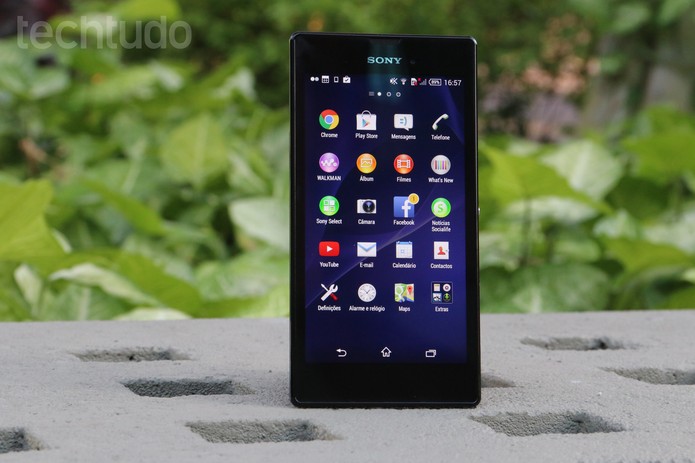 Xperia T3 chegou para balançar o mundo dos foblets com seu preço intermediário (Foto: Laura Rezende /TechTudo) Xperia T3 chegou para balançar o mundo dos foblets com seu preço intermediário (Foto: Laura Rezende /TechTudo)