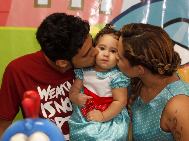 Perlla comemora um ano da filha, Pérola (Foto: Marcos Ferreira / Foto Rio News)