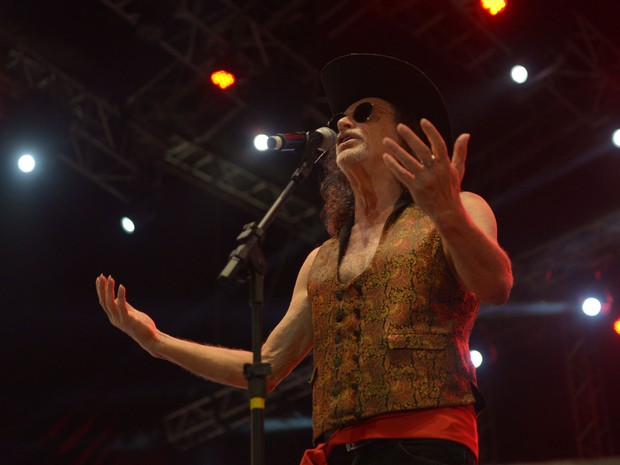 Alceu Valença se apresenta no palco do Marco Zero, no Recife (Foto: Luka Santos/G1)