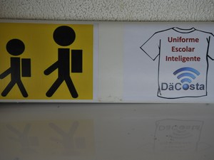 A escola de ensino médio da Samambaia, no Distrito Federal, testa chip no uniforme (Foto: Valter Campanato/ABr )