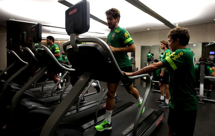 Alexandre pato brasil academia musculação (Foto: Marcio Iannacca)