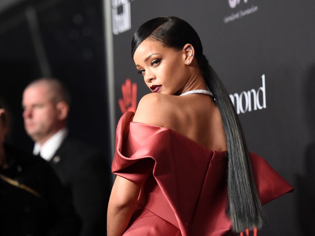 Rihanna em evento em Los Angeles, nos Estados Unidos (Foto: Jason Merritt/ Getty Images/ AFP)