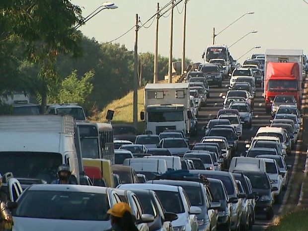 Congestionamento na Avenida Maurílio Biagi chegou a dois quilômetros (Foto: Paulo Souza/EPTV)