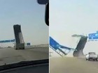 Caminhão caçamba provoca acidente bizarro em estrada na Arábia Saudita