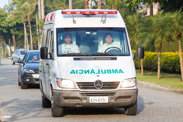 Ambulância Neymar (Foto: Photo Rio news)