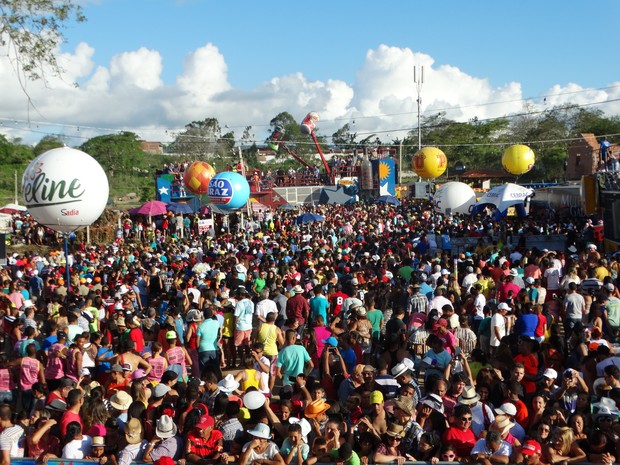 Concentração para o Maior Cuscuz do Mundo, São João de Caruaru 2015 (Foto: Lafaete Vaz/ TV Asa Branca)