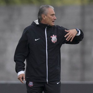 Após recusa de Sánchez, Timão busca novo meia para “ajudar” Jadson
