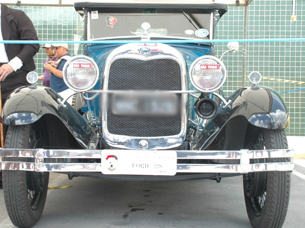 O ford de 1928 fez os visitantes da exposição voltarem no tempo (Foto: Jorge Machado/G1)