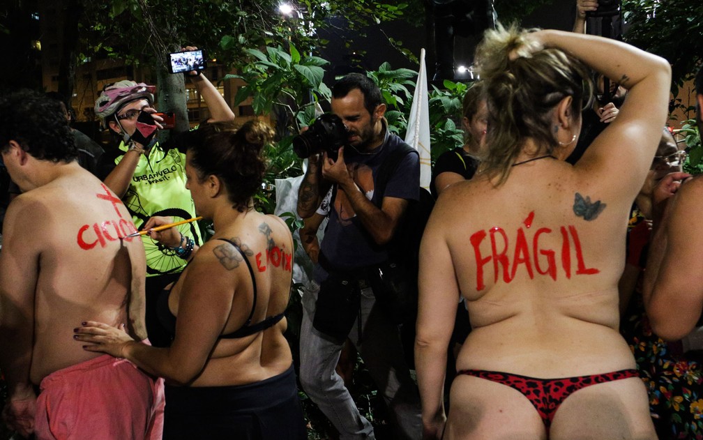 Protesto reúne ciclistas na Avenida Paulista neste sábado (11) (Foto: WALMOR CARVALHO/FOTORUA/ESTADÃO CONTEÚDO)