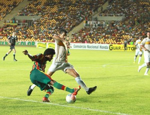 Denilson, lateral-direito do Sampaio Corrêa em jogo contra o Brasiliense (Foto: Biné Morais/O Estado)