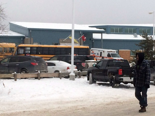 Fachada da La Loche Community School, em La Loche, no Canadá, onde um atirador matou cinco pessoas na sexta (22) (Foto: Joshua Mercredi/The Canadian Press via AP)