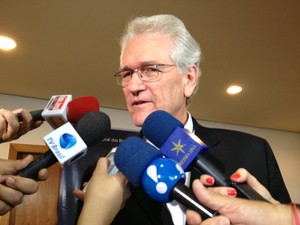 O secretário-geral da CNBB, dom Leopoldo Steiner, durante entrevista na sede da entidade, em Brasília (Foto: Felipe Néri / G1)