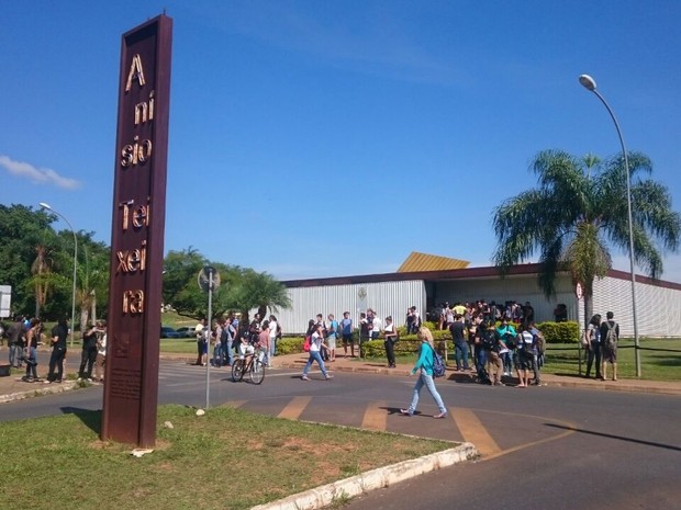 Fachada do pavilhão Anísio Teixeira, da UnB; prédio também foi ocupado por estudantes (Foto: Alexandre Bastos/G1) Fachada do pavilhão Anísio Teixeira, da UnB; prédio também foi ocupado por estudantes (Foto: Alexandre Bastos/G1)