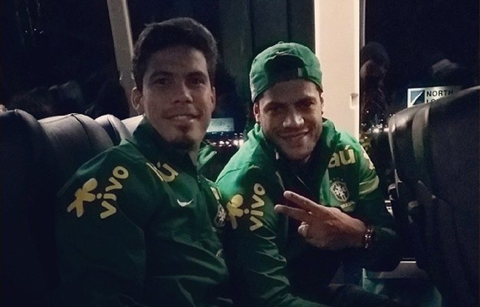 chegada Seleção Brasil Toronto Hulk e Hernanes (Foto: Reprodução / Instagram)