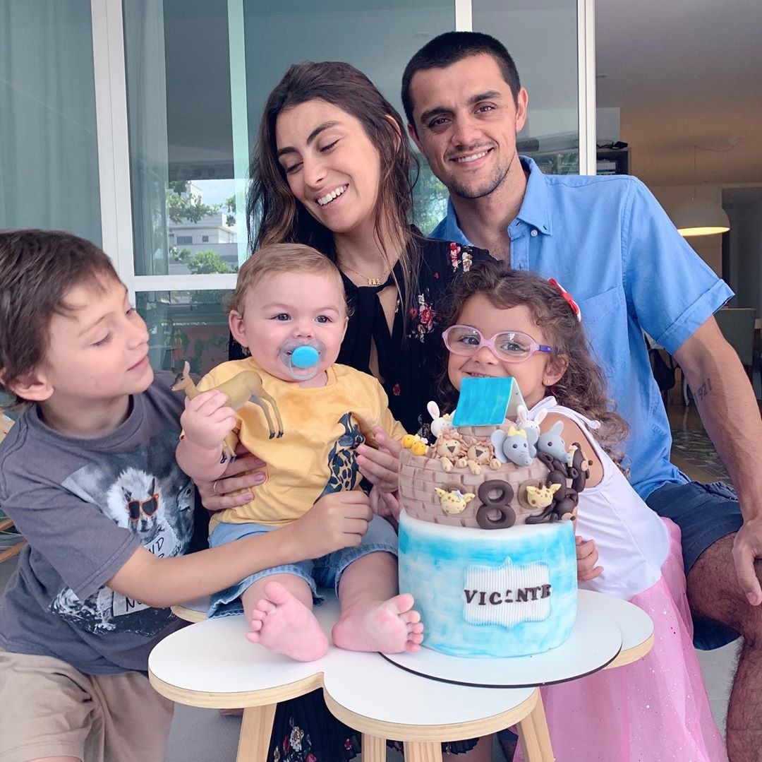Felipe Simas e Mariana Uhlmann com os filhos (Foto: Reprodução/Instagram) Felipe Simas e Mariana Uhlmann com os filhos (Foto: Reprodução/Instagram)