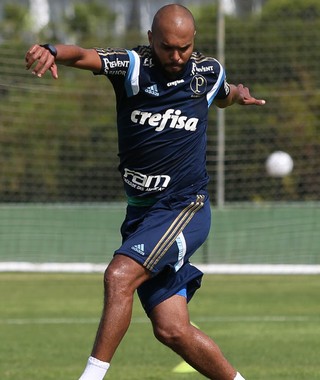 Homem de confiança, Alecsandro vira curinga de Cuca no Palmeiras