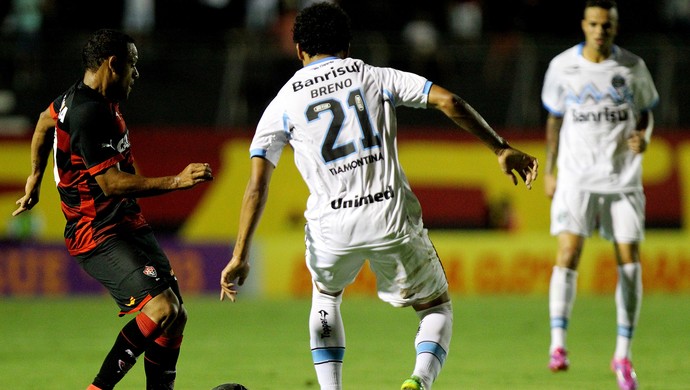 Marcinho vitória e Breno Grêmio Série A (Foto: Agência Getty Images)