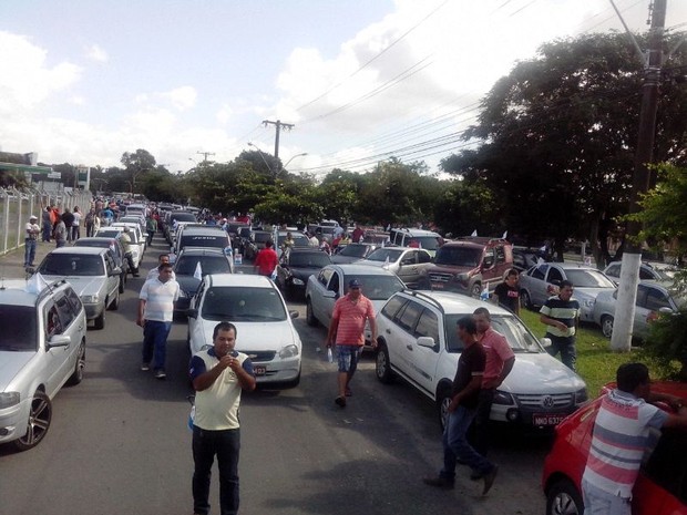 G1 Protesto de taxistas deixa população sem ônibus no centro de