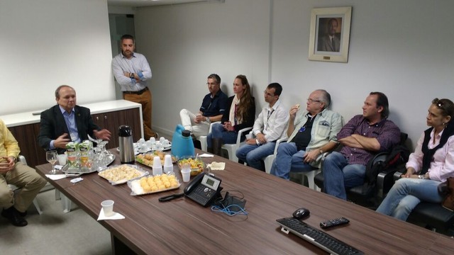 Voluntários e entidades se reuniram para avaliar o resultado do trabalho e discutir o futuro da iniciativa (Foto: RBS TV/Divulgação)