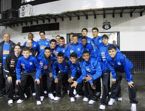 Santos sub-15 embarque para China (Foto: Lincoln Chaves / Globoesporte.com)