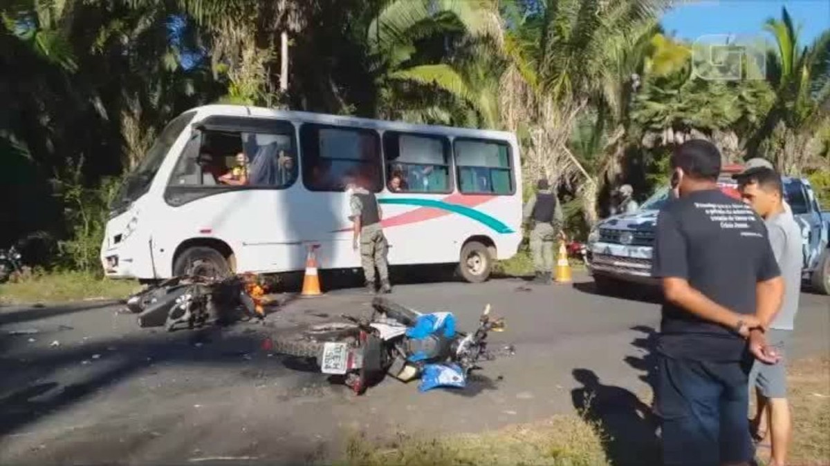 Dois homens morrem e um fica ferido durante colisão entre três motos na