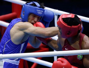 Esquiva Falcão x Ryota Murata boxe (Foto: Reuters)
