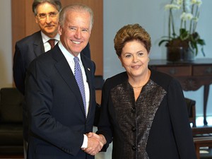 Dilma Rousseff e o vice-presidente dos Estados Unidos, Joe Biden, durante visita ao Brasil, em maio (Foto: Wilson Dias/ABr)
