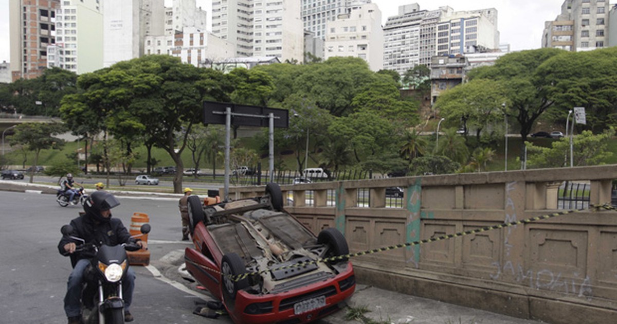 G1 Carro Capota E Deixa Feridos No Centro De São Paulo Notícias Em São Paulo 9671