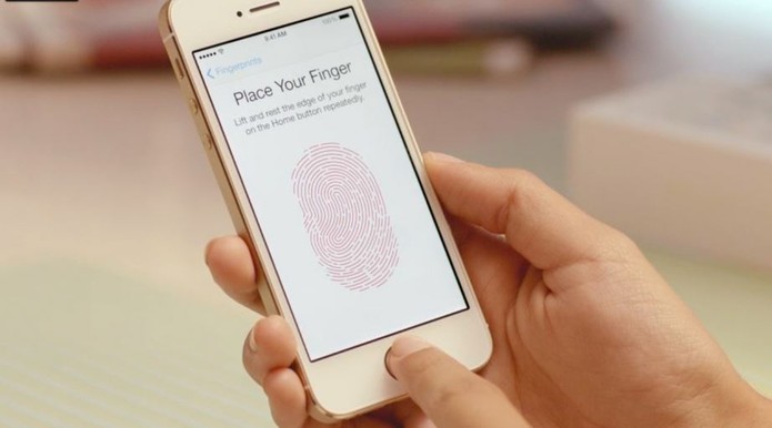 iPhone 5S trouxe o sensor touch ID como grande novidade da atual geração (Foto: Divulgação/Apple)