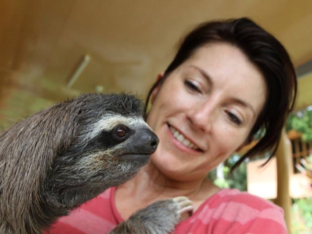 A zoóloga Lucy Cook acompanhou as preguiças para fazer um documentário e escrever um livro (Fot Lucy Cook/Editora Nossa Cultura/Divulgação)