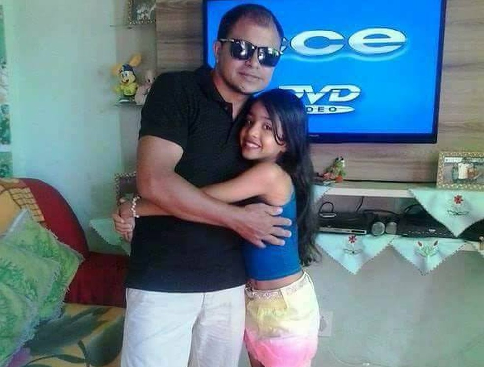 Pai e filha morreram afogados em praia do Tocantins (Foto: Reprodução/Facebook)