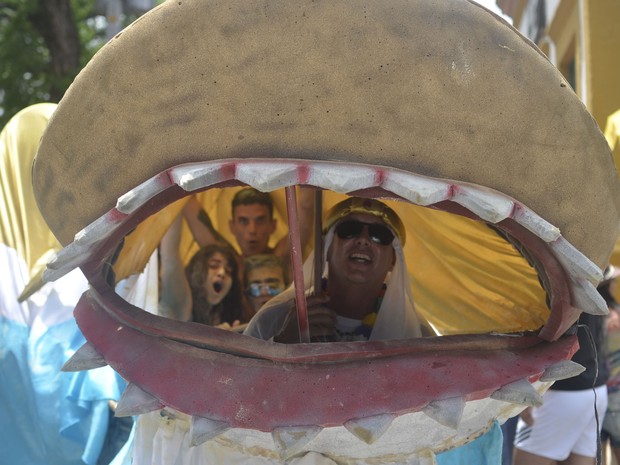 Até tubarão apareceu no Bloco Mangue Beat, em Olinda (Foto: Juliana Souto / G1)