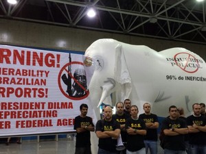 Policiais federais fazem protesto no Aeroporto do Galeão, no Rio  (Foto: Arquivo Pessoal )