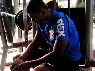 Após um ano, zagueiro encerra passagem 