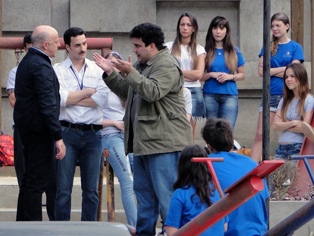Mocotó convence Mathias a aceitar seus métodos (Foto: Malhação / TV Globo)