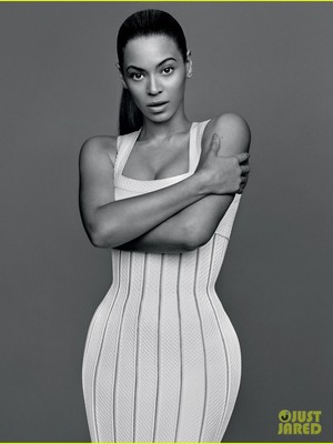 Beyoncé exibe curvas em ensaio (Foto: Reprodução/JustJared) Beyoncé exibe curvas em ensaio (Foto: Reprodução/JustJared)