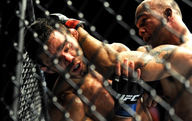 UFC 173  Robbie Lawler e Jake Ellenberger (Foto: Agência Reuters)
