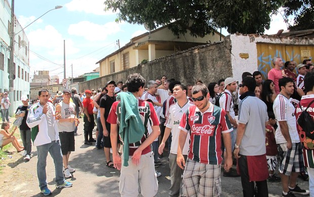 Torcida do Fluminense na fila do independência (Foto: Rafael Cavalieri / Globoesporte.com)