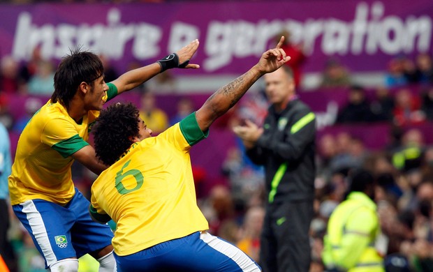 neymar marcelo brasil gol bielorrussia futebol londres 2012 (Foto: Agência Reuters)