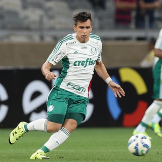 Mouche vence ansiedade, cita emoção e comemora retorno ao Palmeiras