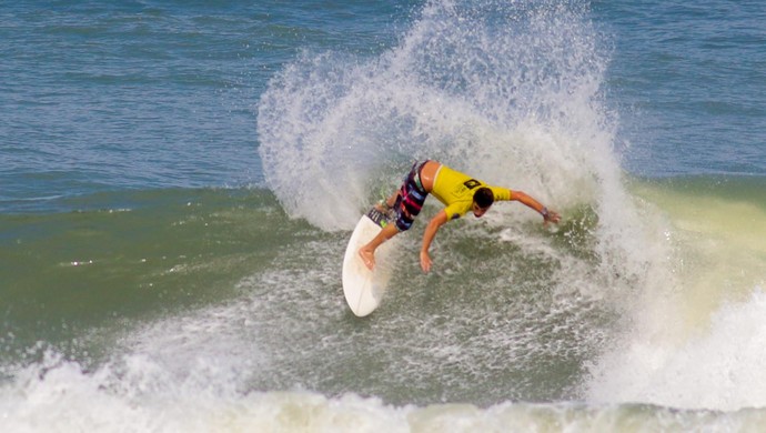 Carlos Eduardo surfista (Foto: Silvia Winik / FMA)