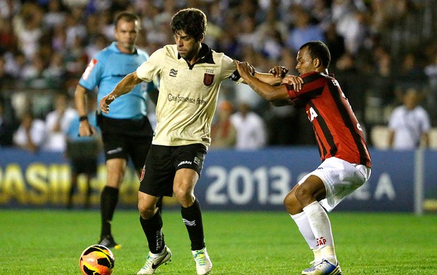 Juninho Pernambucano jogo Vasco e Atlético-PR (Foto: Ivo Gonzalez / Agencia O Globo)