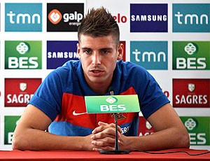 Miguel Veloso, jogador de Portugal, em coletiva (Foto: EFE)