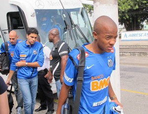 Victor Andrade santos desembarque (Foto: Lincoln Chaves / Globoesporte.com)