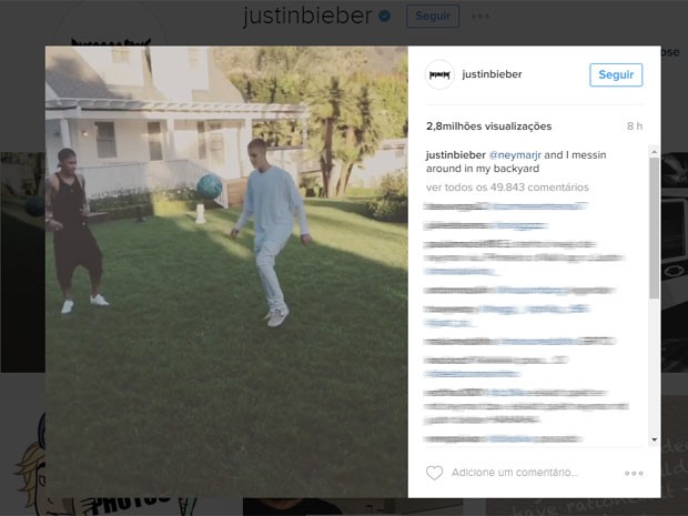 Neymar e Justin Bieber jogam bola no quintal da casa do cantor (Foto: Reprodução/Instagram/justinbieber)