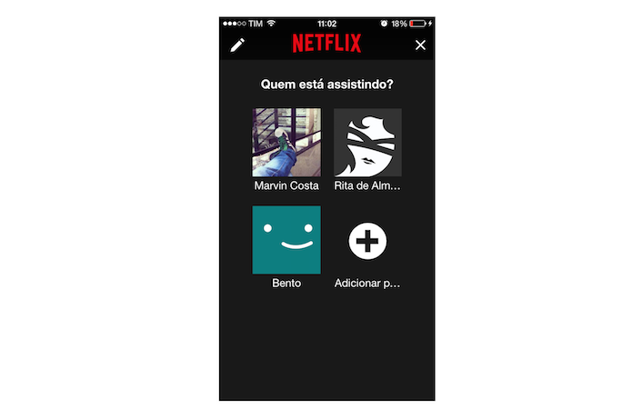Acessando um outro perfil de usuário em uma conta do Netflix pelo celular (Foto: Reprodução/Marvin Costa)