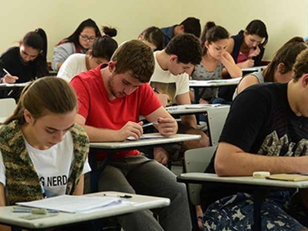 alunos fazem prova da primeira fase da Unicamp, em Campinas (Foto: Antônio Scarpinetti/Unicamp)