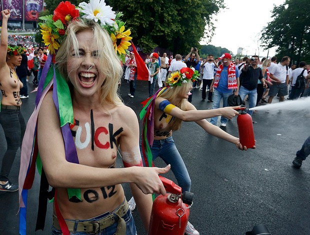 protesto grupo feminista topless eurocopa 2012 (Foto: Agência Reuters)